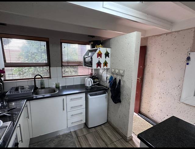 2 BEDROOM TOWNHOUSE FOR SALE IN SUNNINGHILL